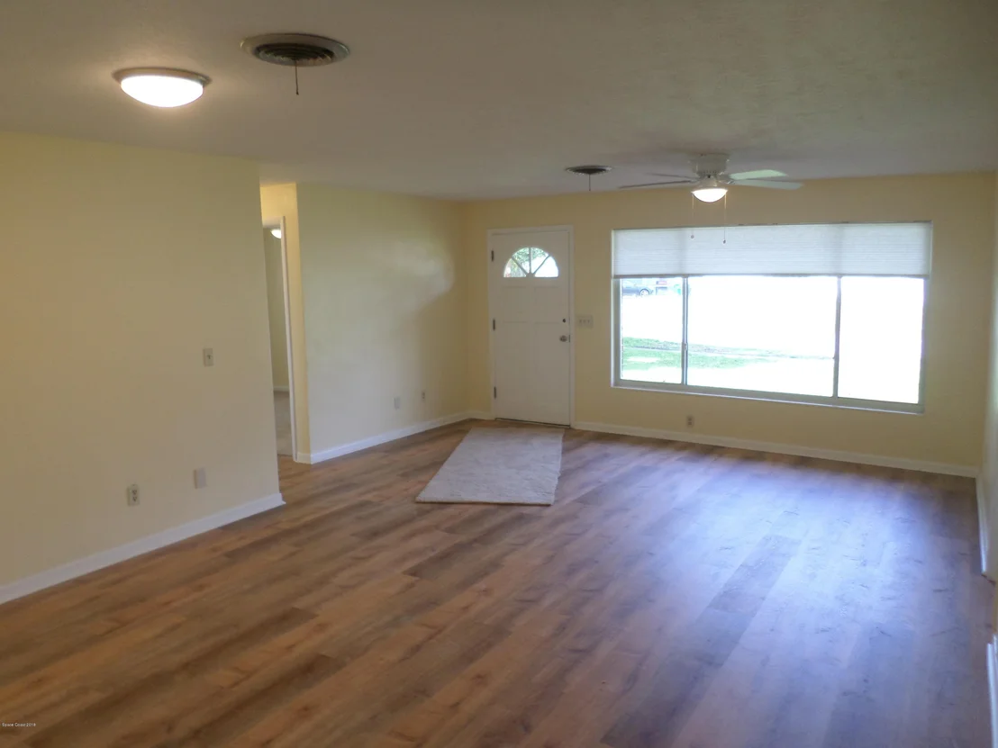 Photo of 1048 Illinois Road