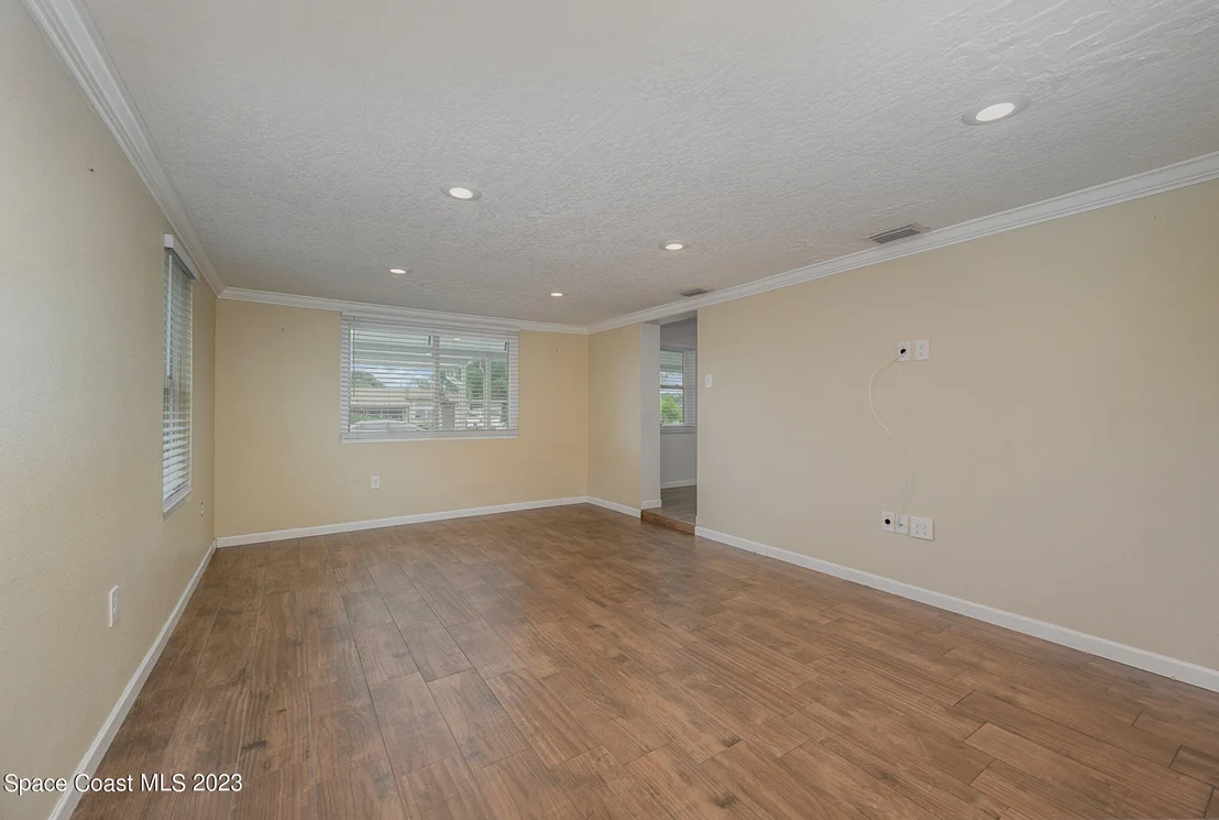Photo of 2477 Burns Avenue