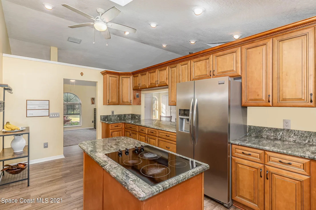 Photo of 2555 Macdonald Lane