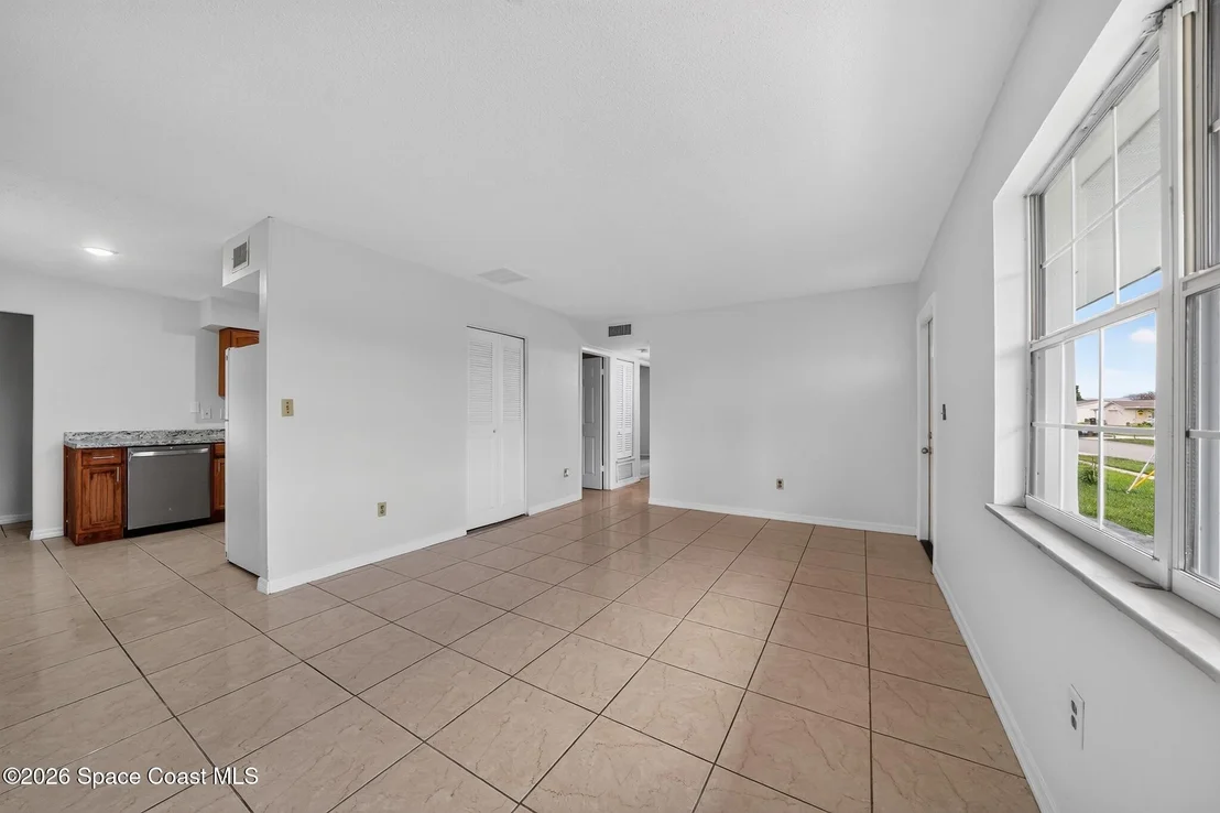 Photo of 774 Hampton Drive NE