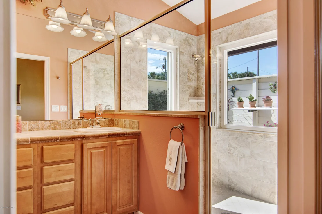 Photo of 3877 Riverside Drive