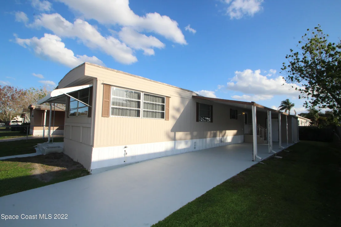 Photo of 2522 Amberly Road NE
