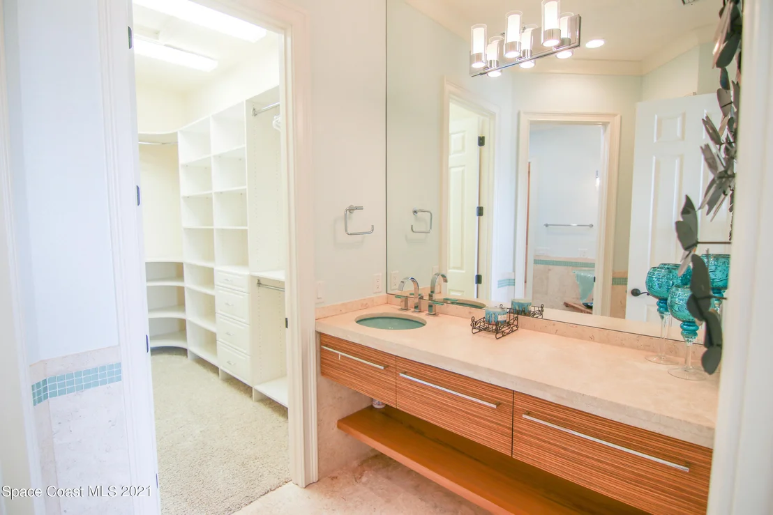 Photo of 228 Mclean Point