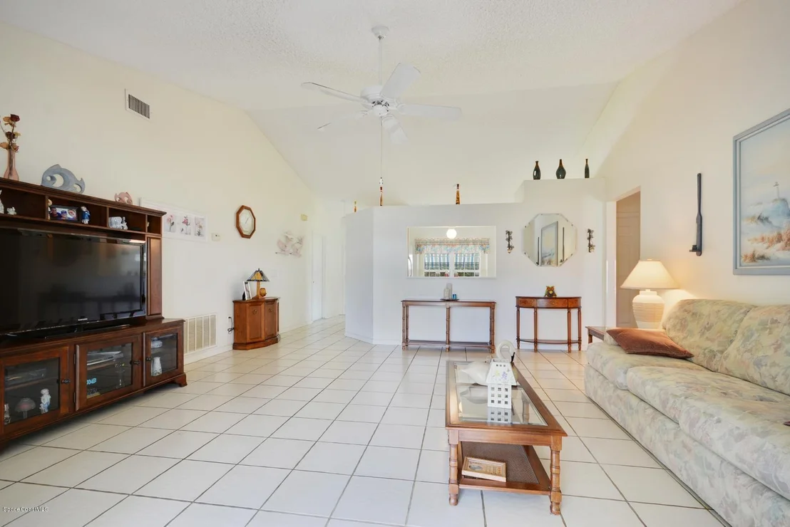 Photo of 232 Oak Lake Road