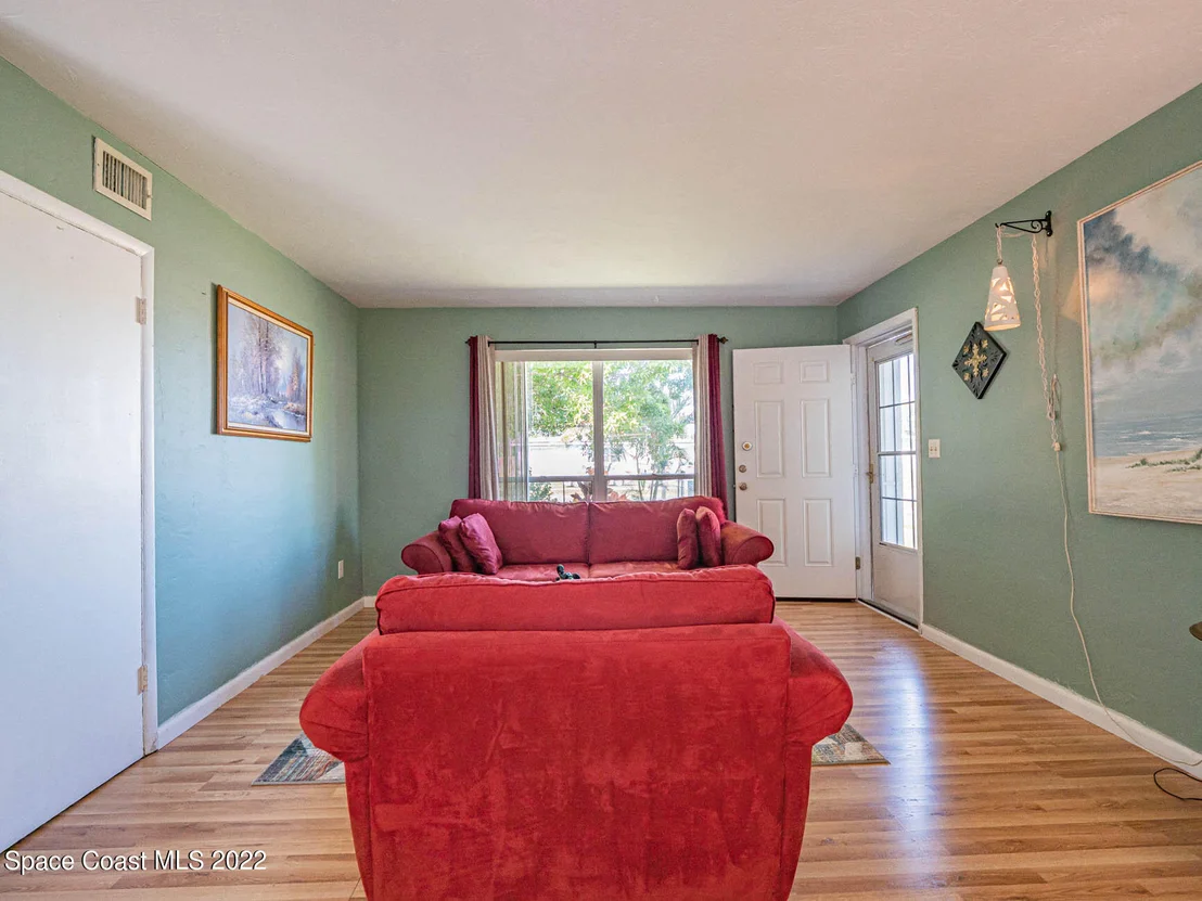 Photo of 931 Bianca Drive NE