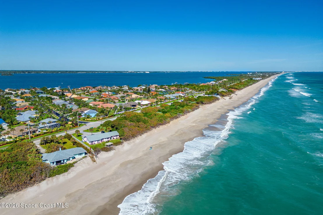 Photo of 327 Island Drive