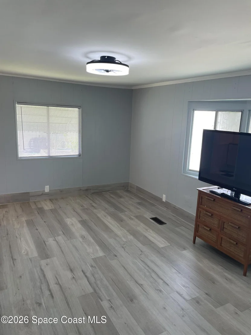 Photo of 621 Oleander Circle