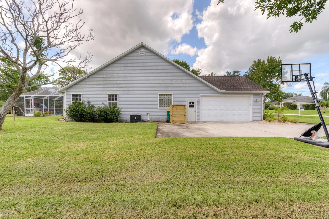 Photo of 4587 Canard Road