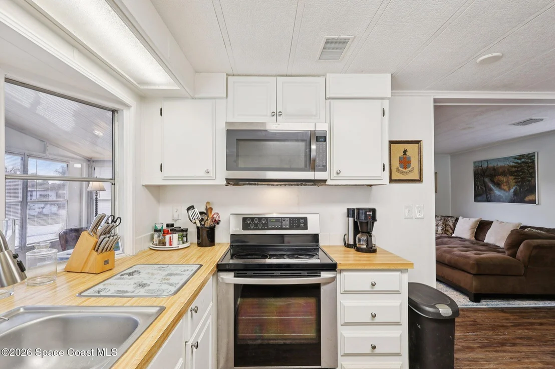 Photo of 2539 Chatham Way NE
