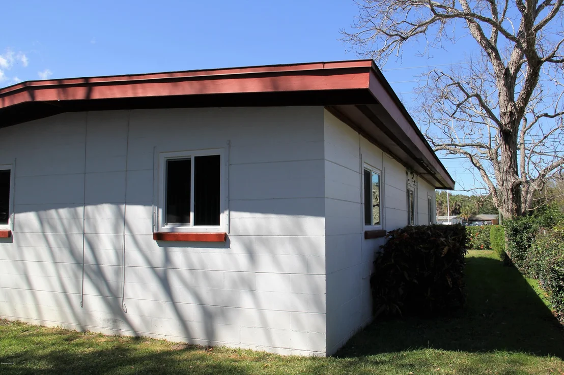Photo of 1139 Aurora Road