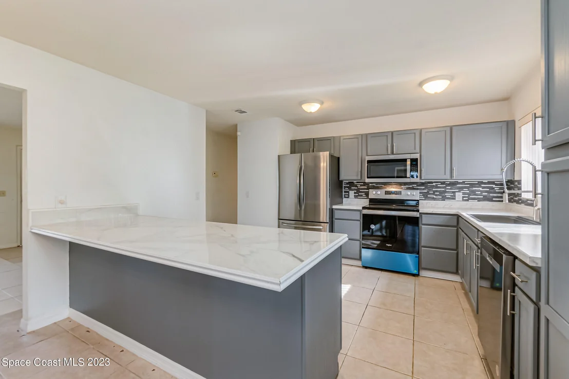 Photo of 1384 Ethel Circle NE