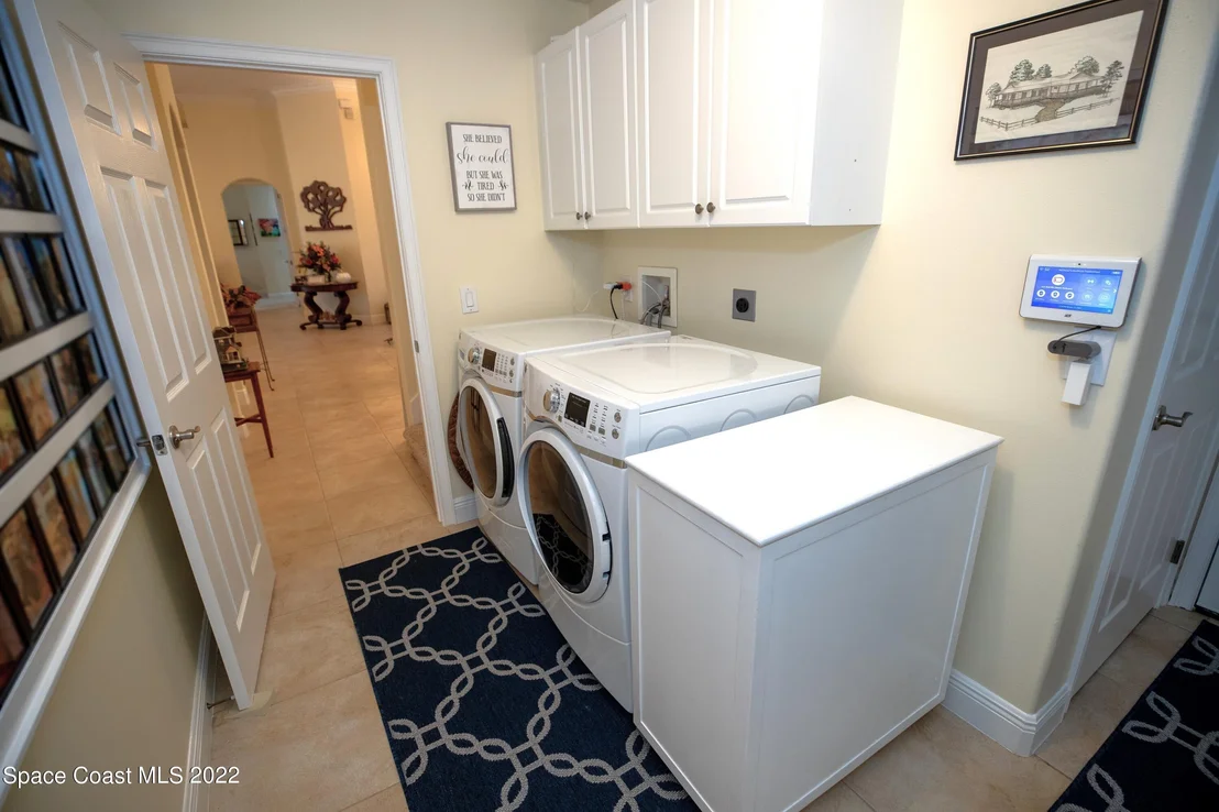 Photo of 2112 Windbrook Drive SE