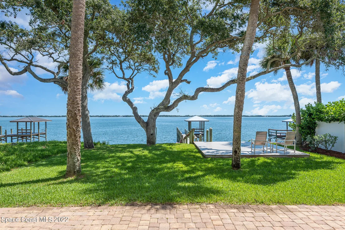 Photo of 1621 Bottle Palm Way