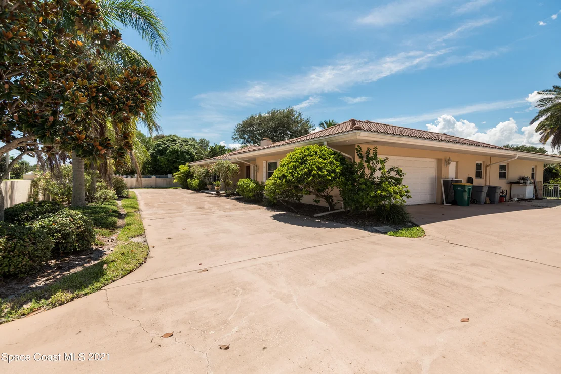 Photo of 2294 N Riverside Drive