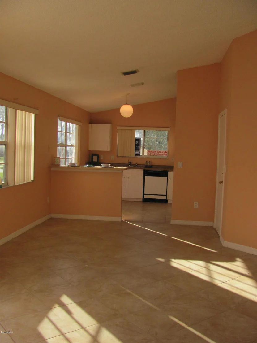 Photo of 835 NE Bracken