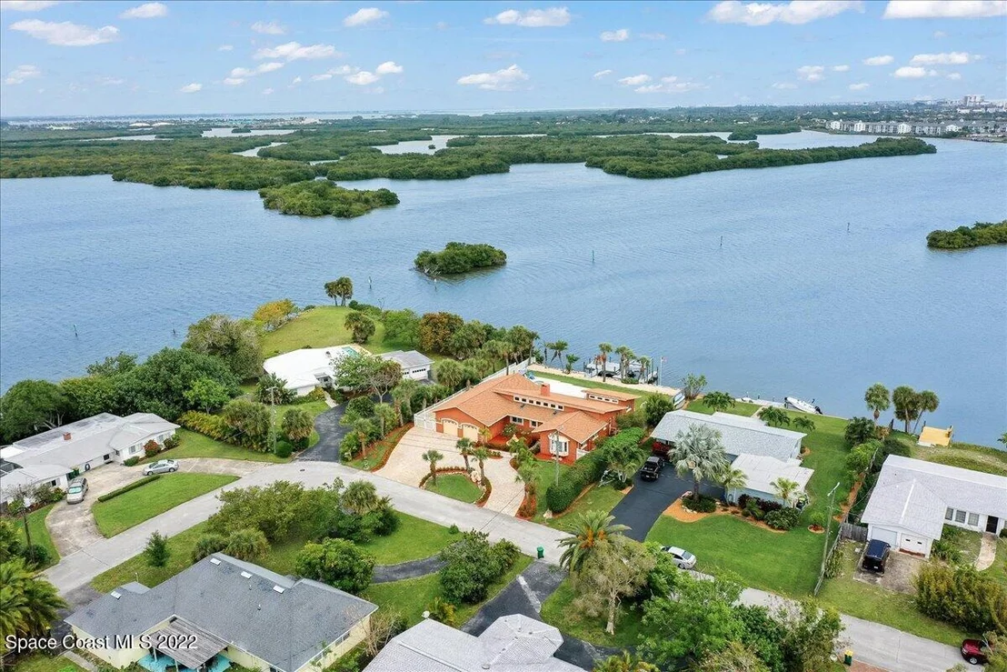 Photo of 83 W Bay Drive