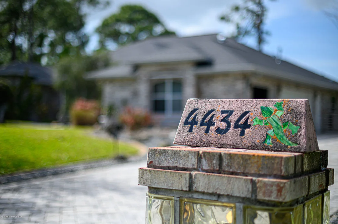 Photo of 4434 Long Lake Road