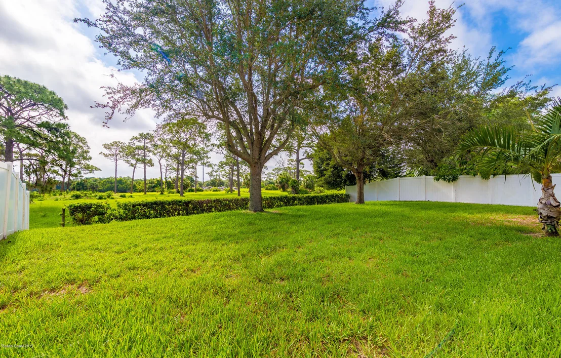 Photo of 981 Hollister Drive