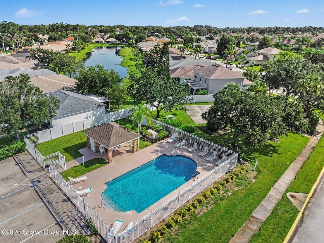Photo of 1216 White Oak Circle