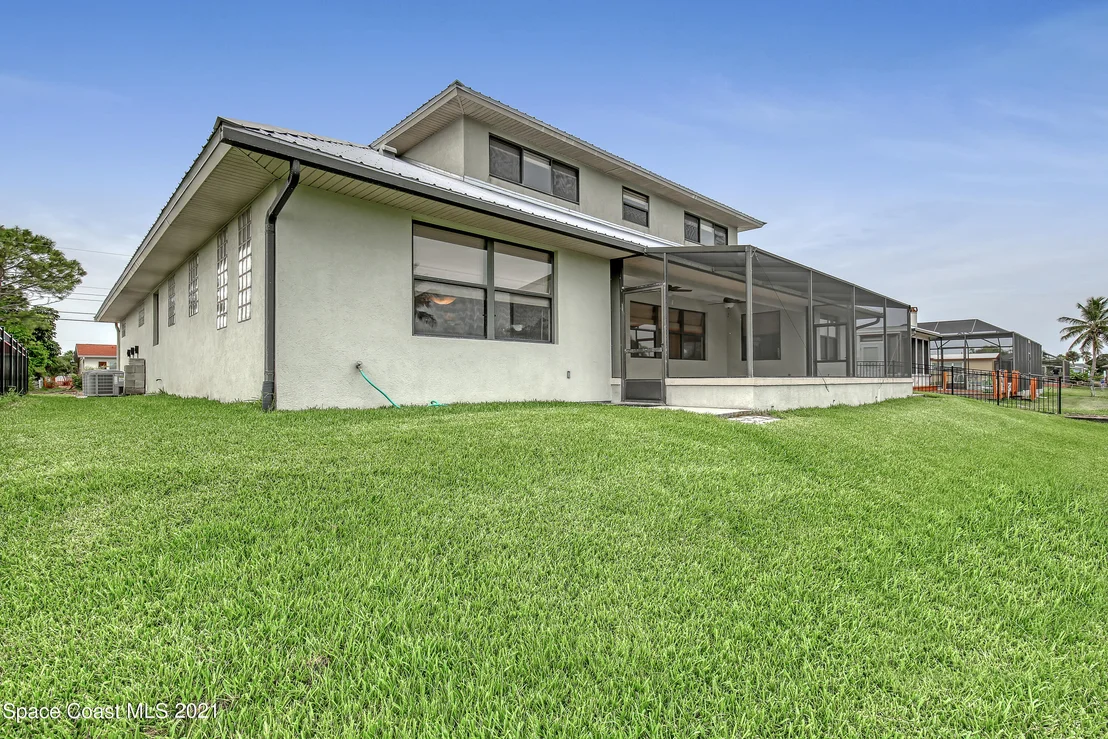 Photo of 457 Cardinal Drive