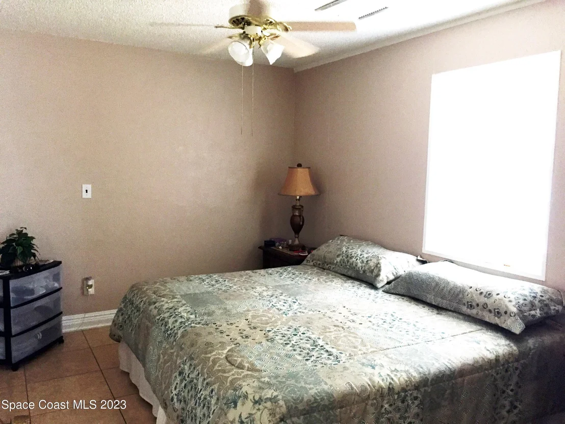 Photo of 13 S Palmway Avenue