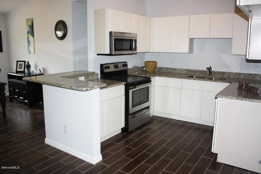 Photo of 220 Avenida Central