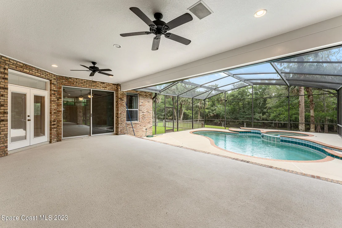Photo of 927 Iron Bend Trail