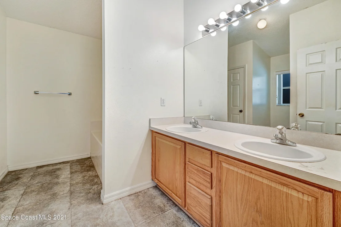 Photo of 2560 Stratford Pointe Drive