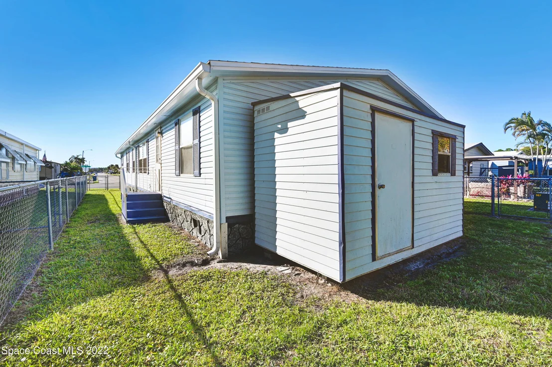 Photo of 2323 Coconut Palm Drive NE
