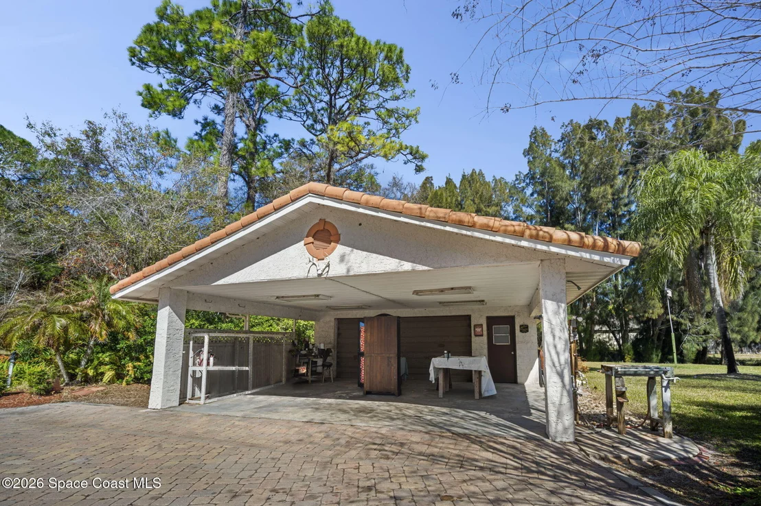 Photo of 620 W Pine Road