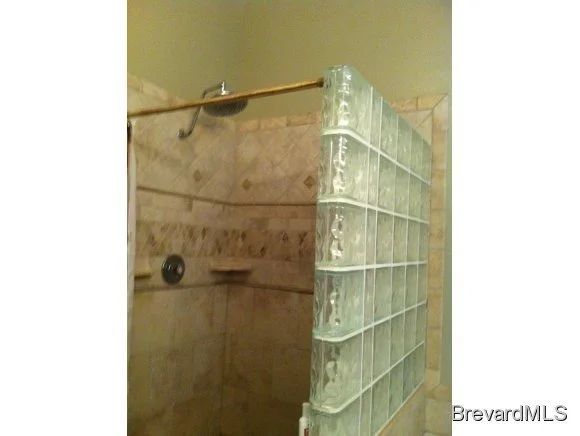 Photo of 948 Tamarind