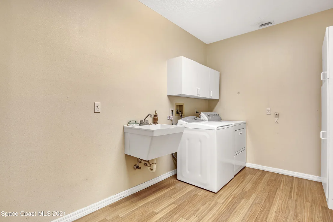 Photo of 2233 Royal Oaks Drive