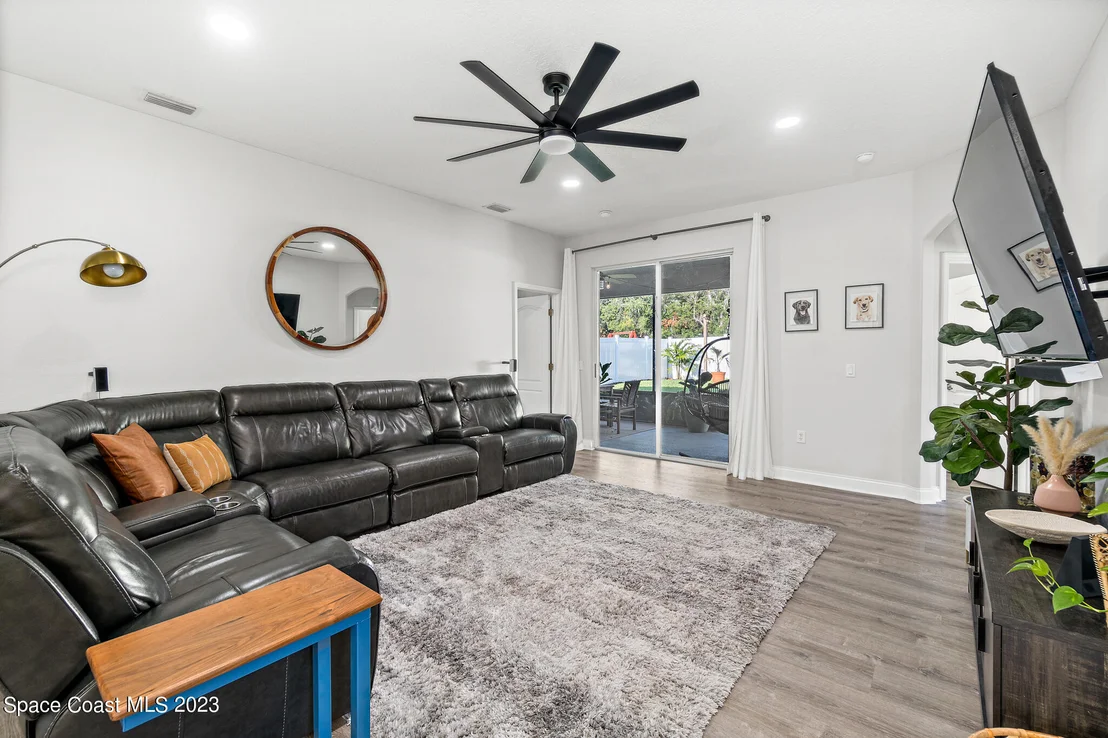Photo of 362 Waterside Circle