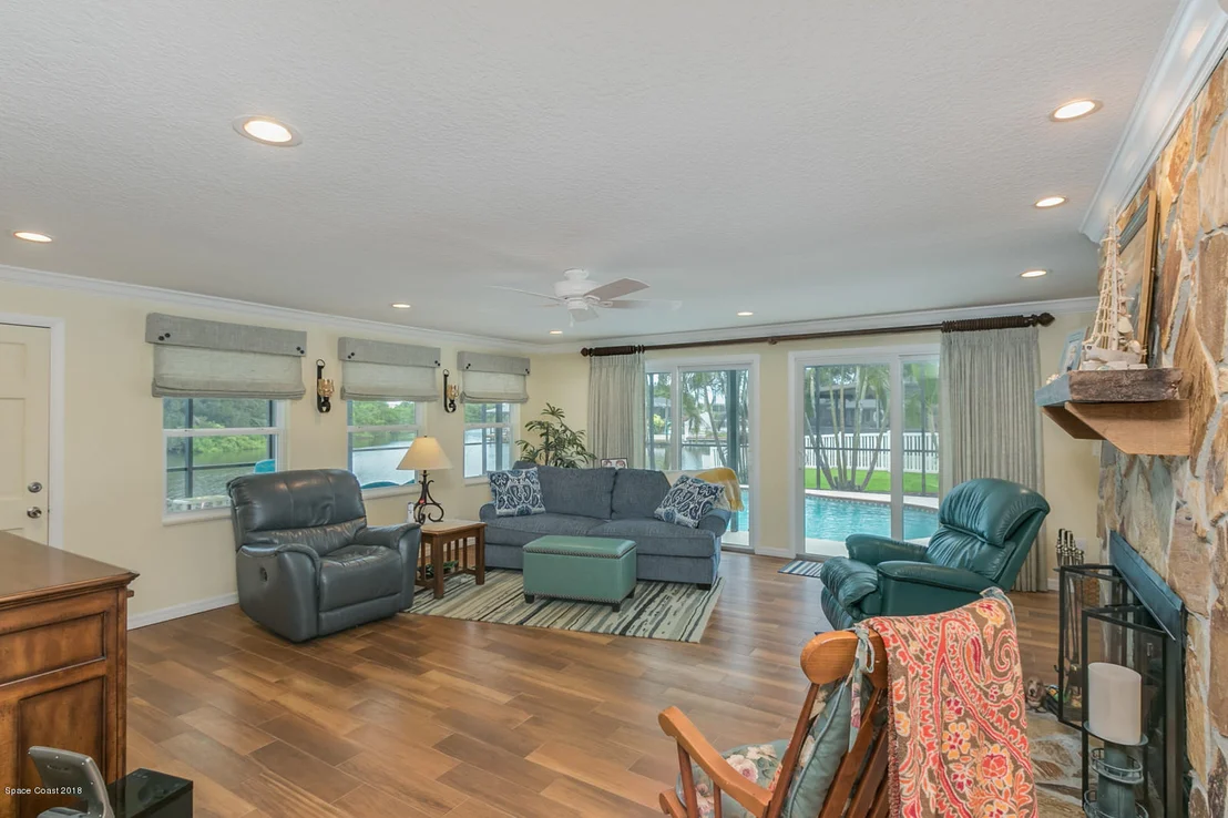 Photo of 449 Thrush Drive