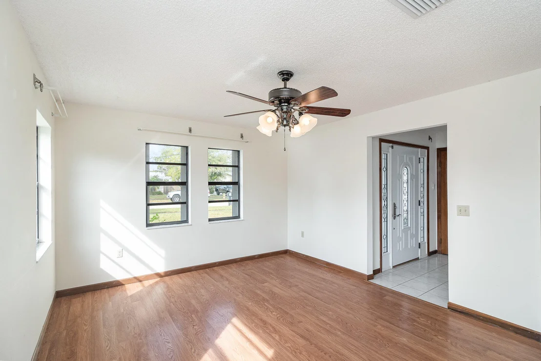 Photo of 137 Cinnamon Lake Circle