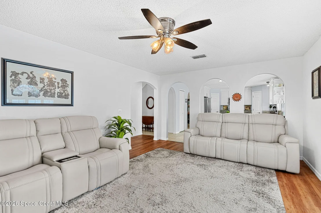 Photo of 1161 White Oak Circle