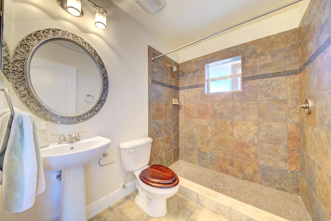 Photo of 2084 Botanica Circle