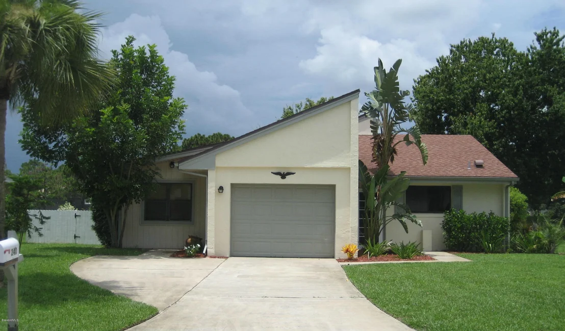 Photo of 240 Bayhead Drive