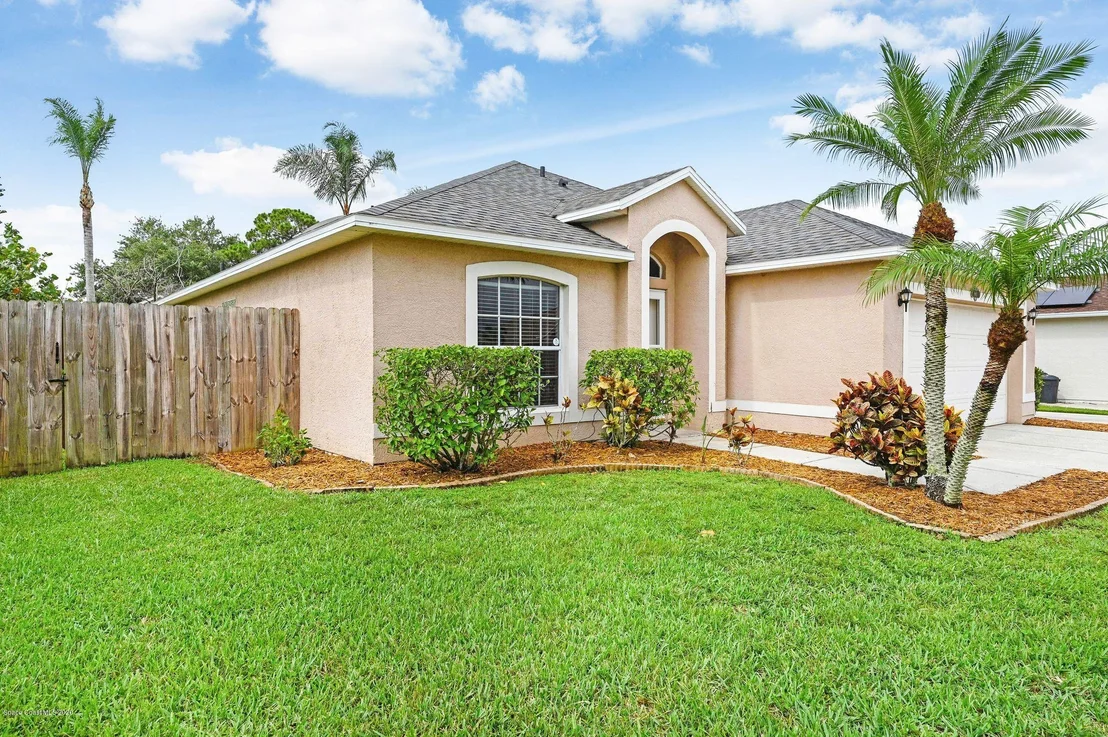 Photo of 965 Sabal Grove Drive
