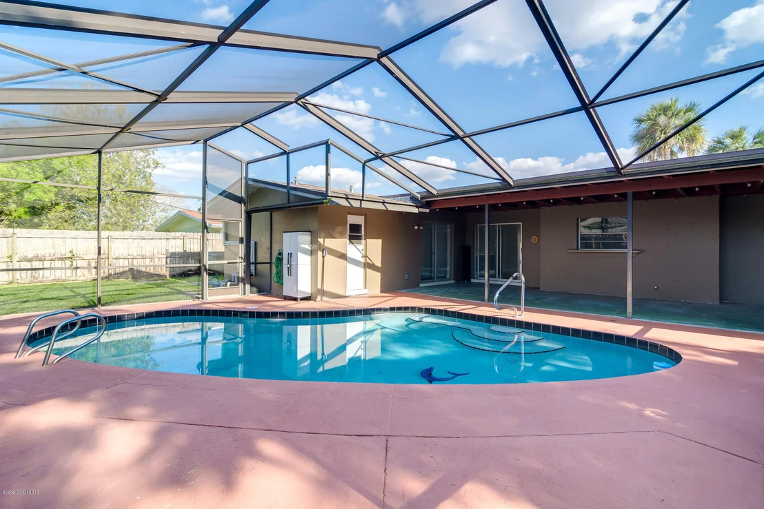 Photo of 306 N Roundtree Drive N