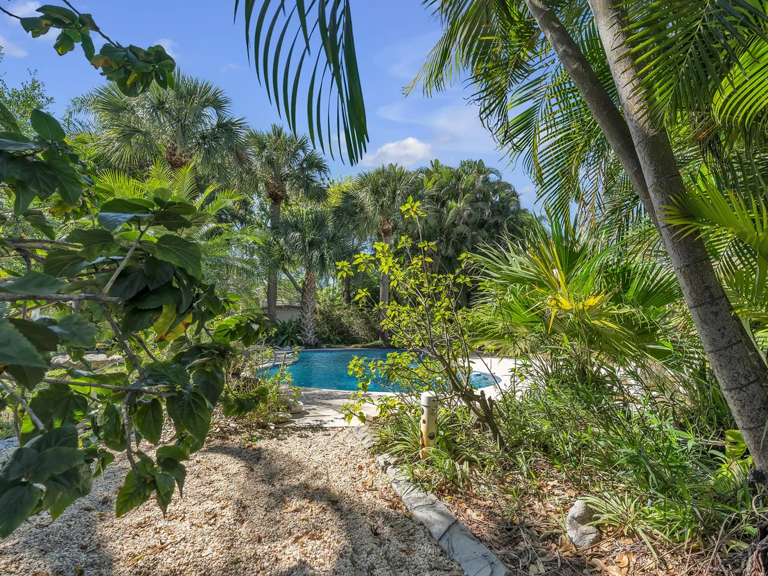 Photo of 1924 Giroux Drive NE