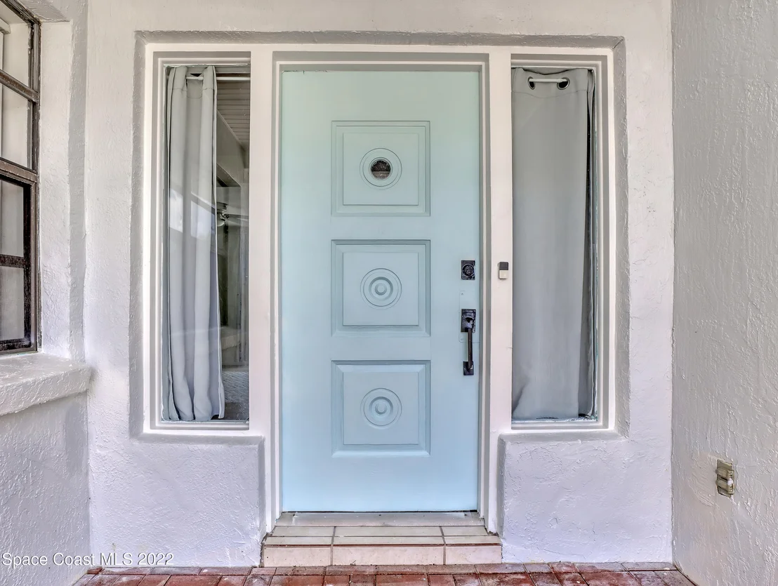 Photo of 619 N Robert Way