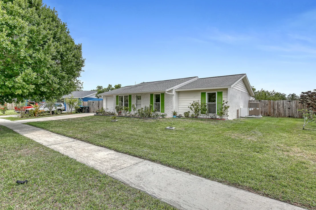 Photo of 1415 Cindy Circle NE