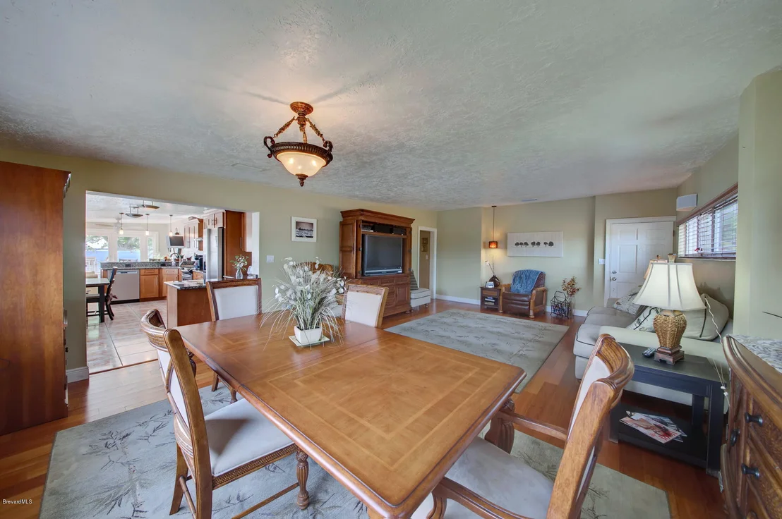 Photo of 469 Angelo Lane
