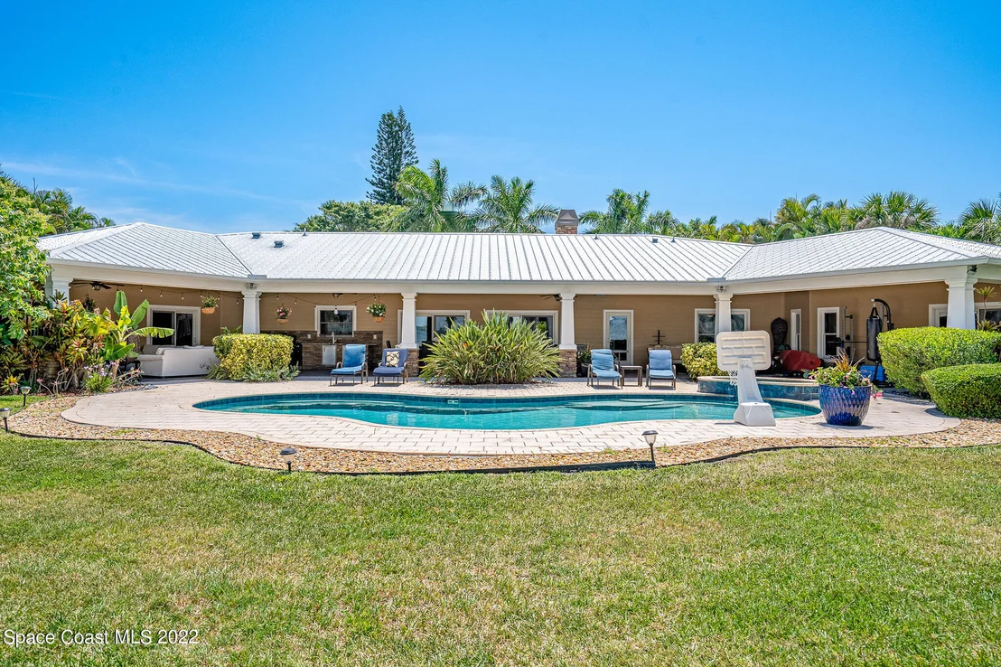 Photo of 437 River View Lane