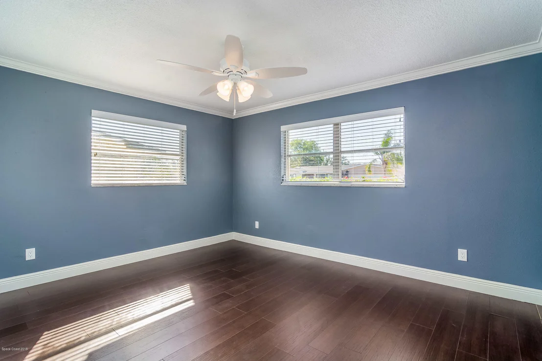 Photo of 306 N Roundtree Drive N