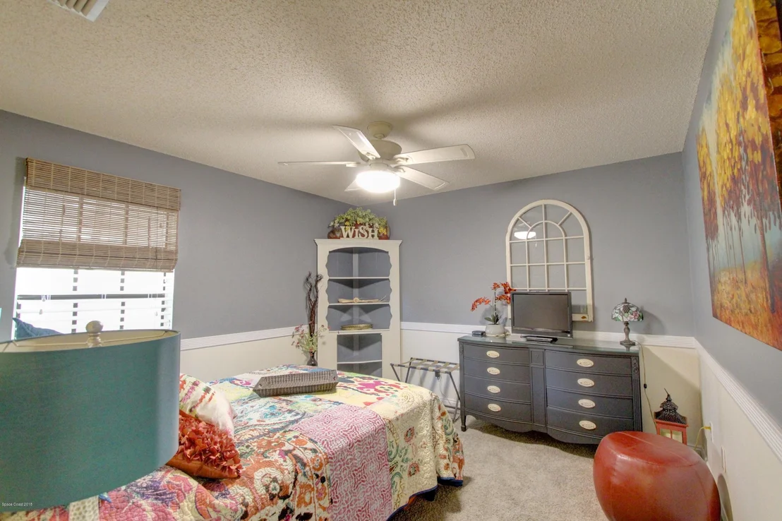 Photo of 1237 Lakeview Drive