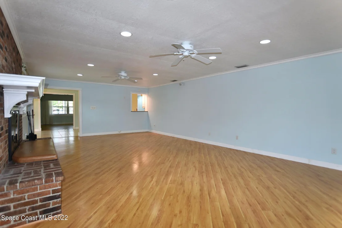 Photo of 977 Kings Post Road