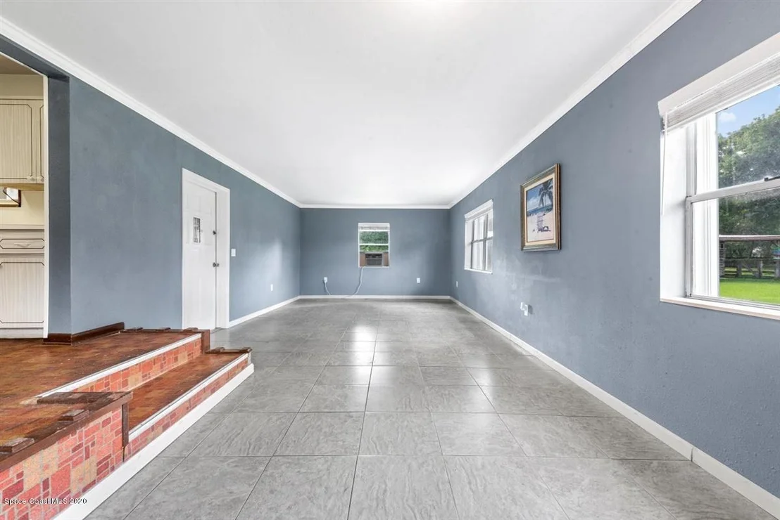 Photo of 1285 Hall Road