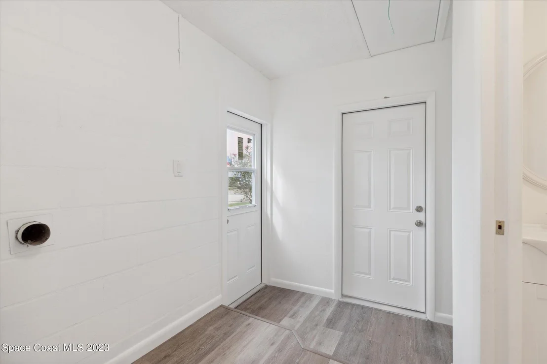 Photo of 885 Kings Post Road